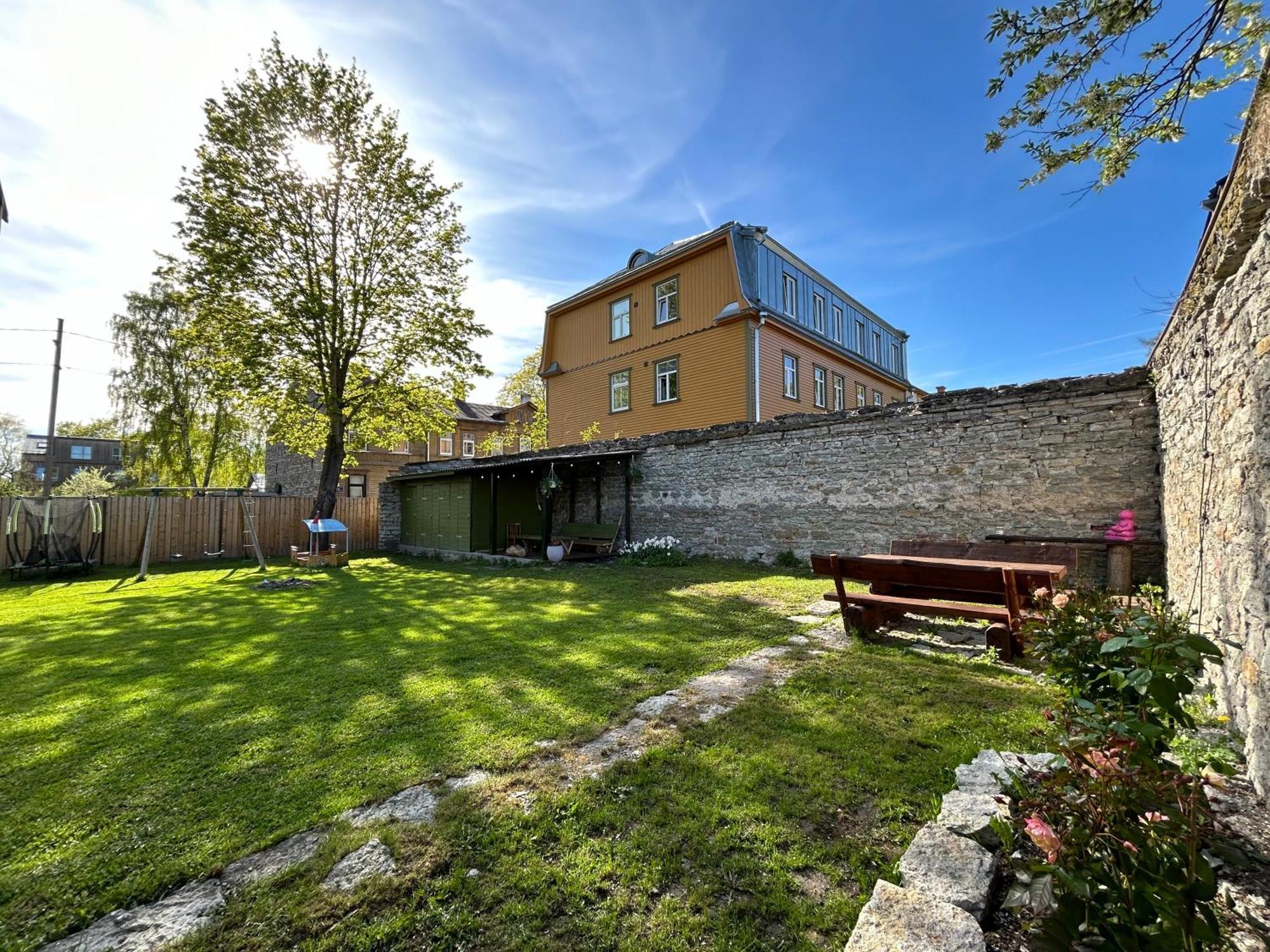 Garden Studio Next To Telliskivi & Old Town Tallinn Exterior photo